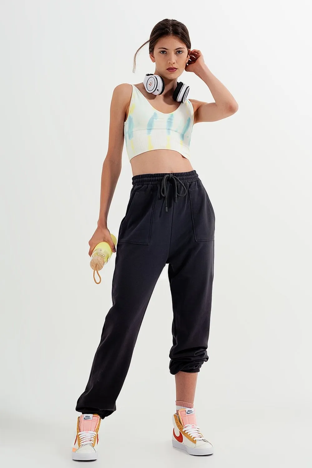 Joggers With Elastic Waist Band in Dark Gray
